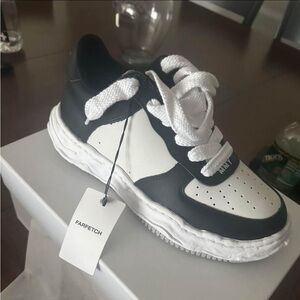 MAISON MIHARA
YASUHIRO Wayne
two-tone leather sneakers
